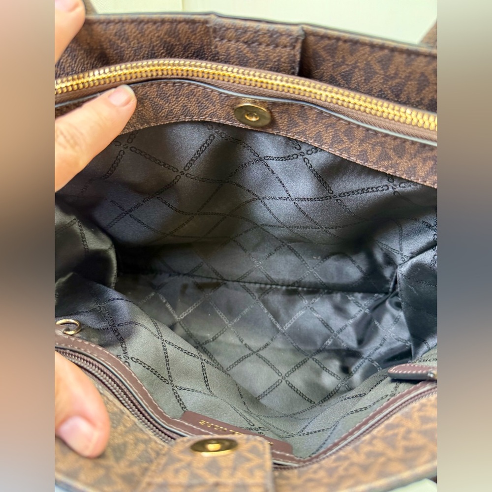 Michael Kors Jet Set Large East West Tote – Black/Brown‎ Signature - Picture 6 of 9